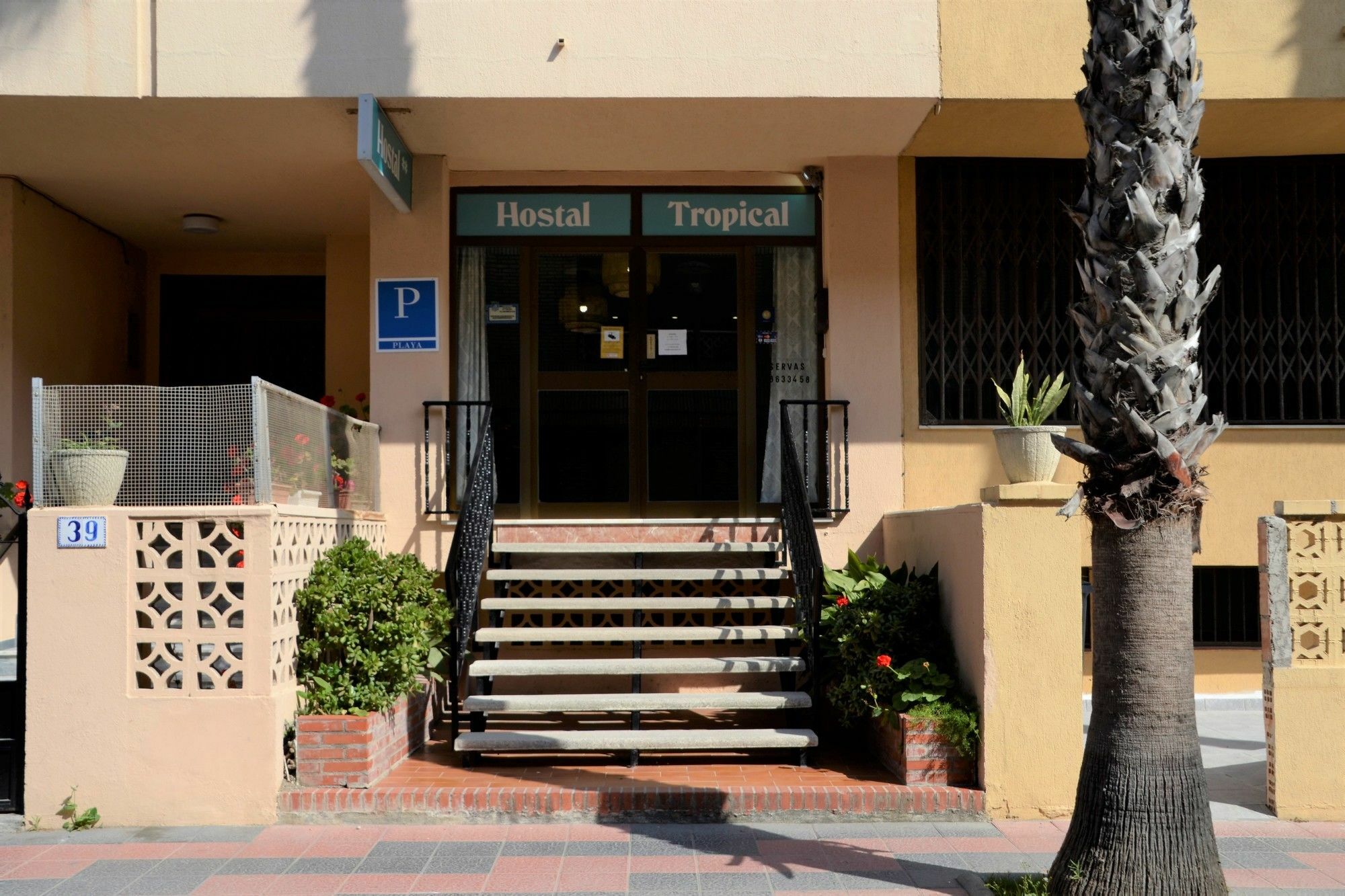 Hostal Tropical Almunecar Exterior photo